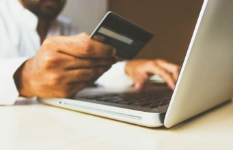 Παγκόσμια Άνοδος των Υπηρεσιών Επιστροφής Χρημάτων και η Επίδρασή τους στη Βιομηχανία της Ψυχαγωγίας